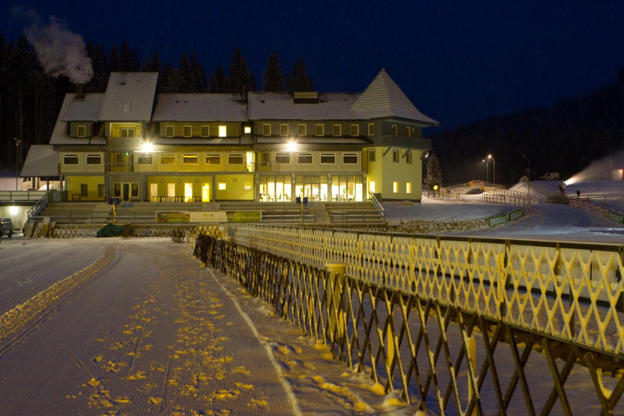 ホテル センター Pokljuka ゴレンスカ地方 エクステリア 写真