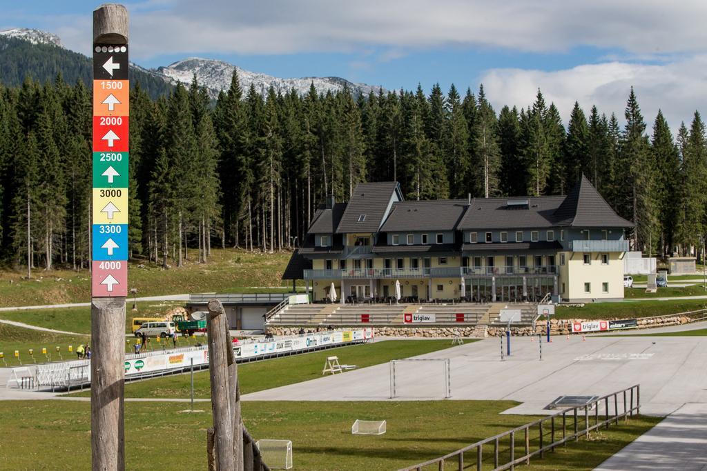 ホテル センター Pokljuka ゴレンスカ地方 エクステリア 写真