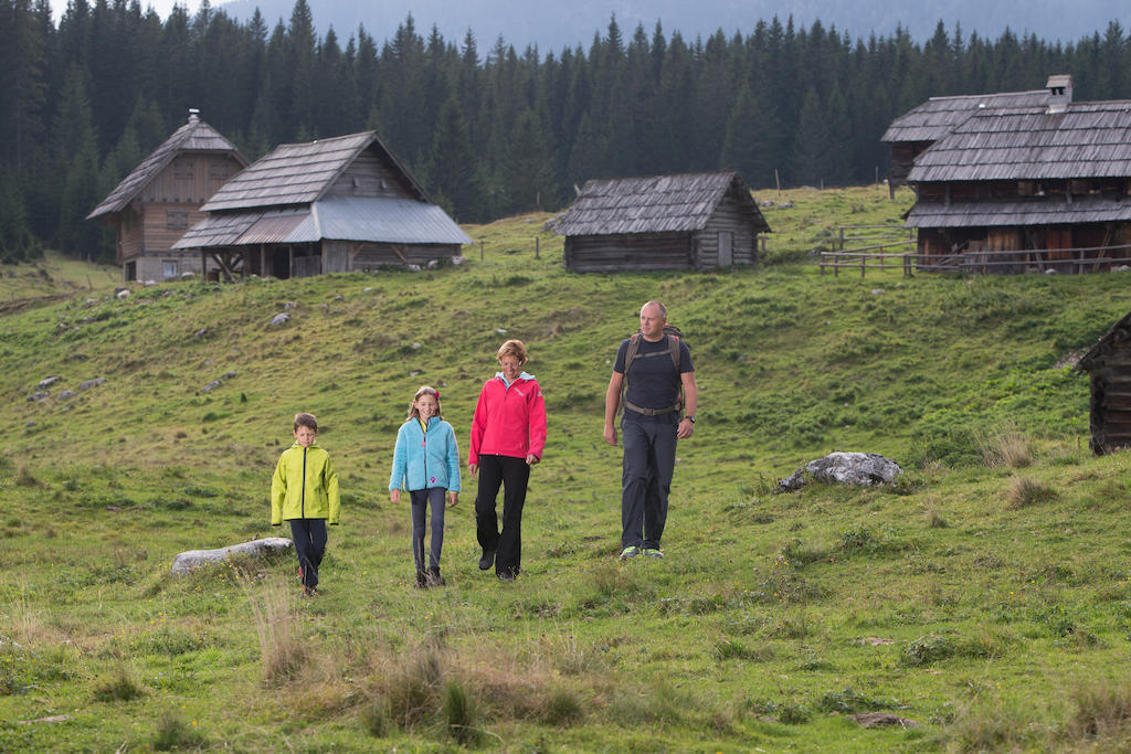 ホテル センター Pokljuka ゴレンスカ地方 エクステリア 写真